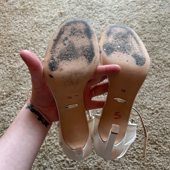 Badgley Mischka Peep Toe White Satin Heels Tulle Bows and Crystals Size 8.5 - Picture 6 of 6